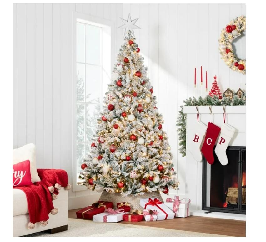 Árbol de Navidad Best Choice Products de 6 pies cubierto de nieve con luces